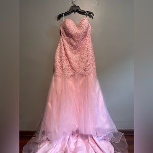Women’s Pink wedding/ formal gown. Never worn, tags still on.